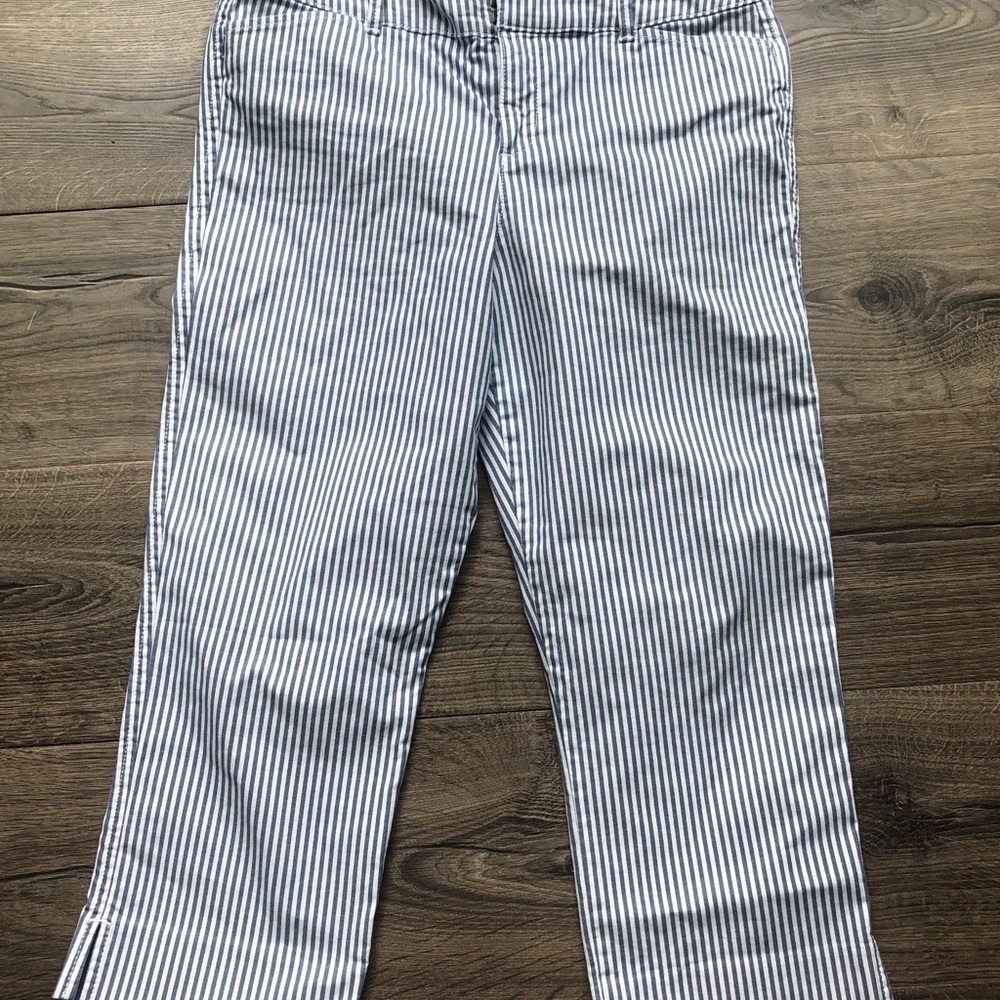 Old Navy blue strip Capri Pixie pants size 6